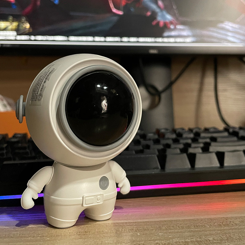 Couple hanging neck small fan portable portable small spaceman bladeless charging mini send boyfriend schoolgirl