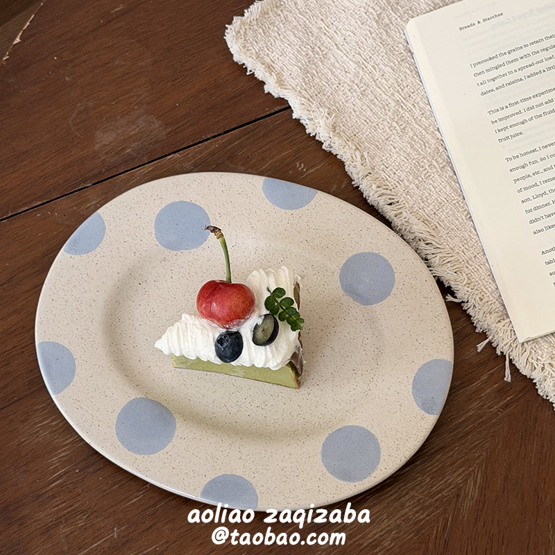 Retro Hand-Painted Blue Polka Dot Oval Plate, Coarse Ceramic Tableware, High Aesthetic Value, Exquisite Cake Plate, Beautiful Breakfast Plate for Home Use