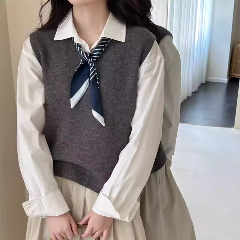 Designer-Style Lace-Up Silk Scarf V-Neck Knitted Vest for Women, Early Autumn New Style, Loose Fit, Versatile Layering, Elegant Sweater Vest Designer-Style Lace-Up Silk Scarf V-Neck Knitted Vest for Women, Early Autumn New Style, Loose Fit, Versatile Layering, Elegant Sweater Vest