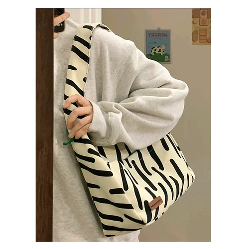 Зебра, шоппер, вместительная и большая сумка на одно плечо, коллекция 2023