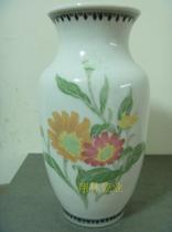 Liling Qunli old porcelain-80 s chrysanthemum small vase high 20cm Brown Bottom