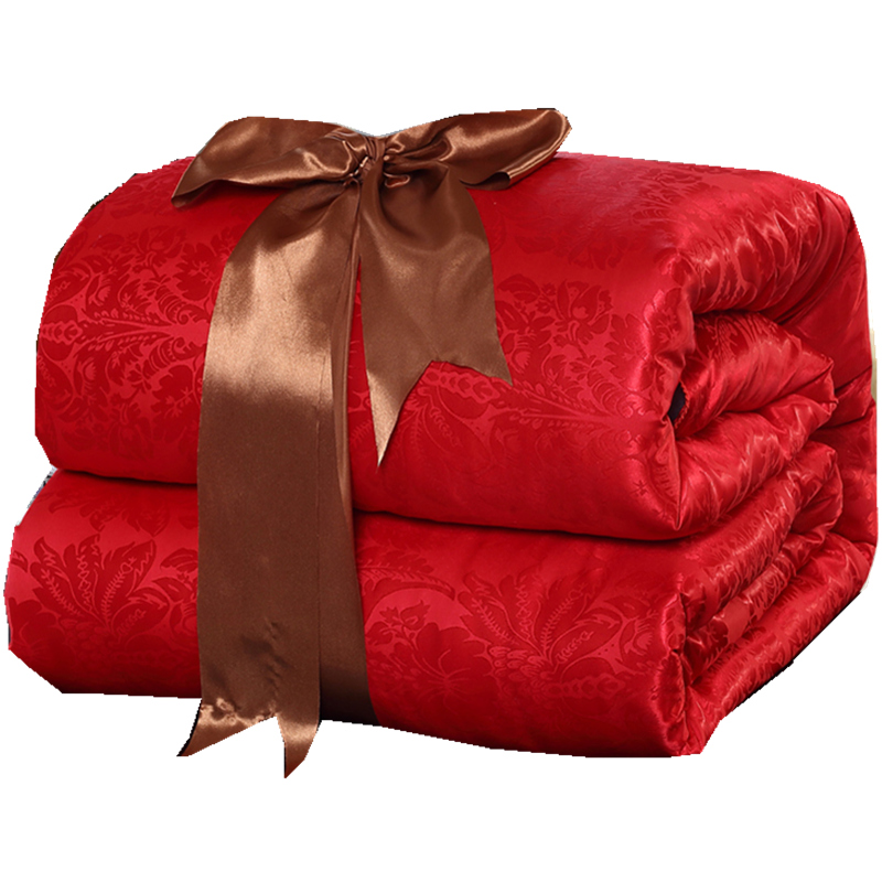 Married quilt accompanied by a gift of gift for a gift for a wedding bed by a new house