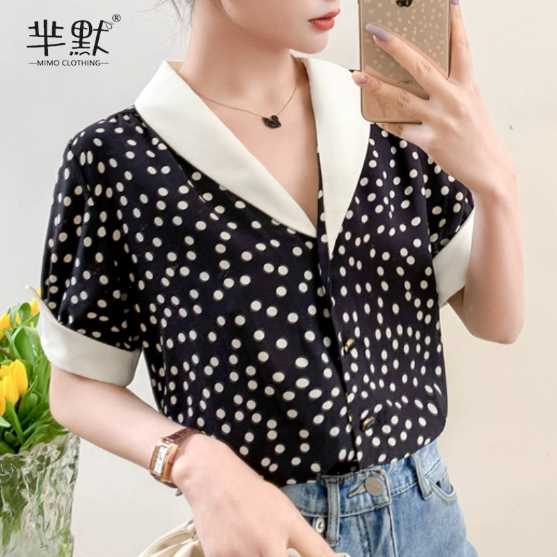 Mùa hè 2021 phong cách mới hợp thời trang Cổ chữ V retro cổ điển hương vị Hồng Kông ve áo ngắn tay chấm bi in ấn phong cách nước ngoài áo sơ mi voan nữ - Áo sơ mi chiffon ren