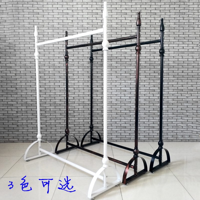 European vintage clothing store display floor display rack garment hanger hanging rack landing single-bumped hanging rack