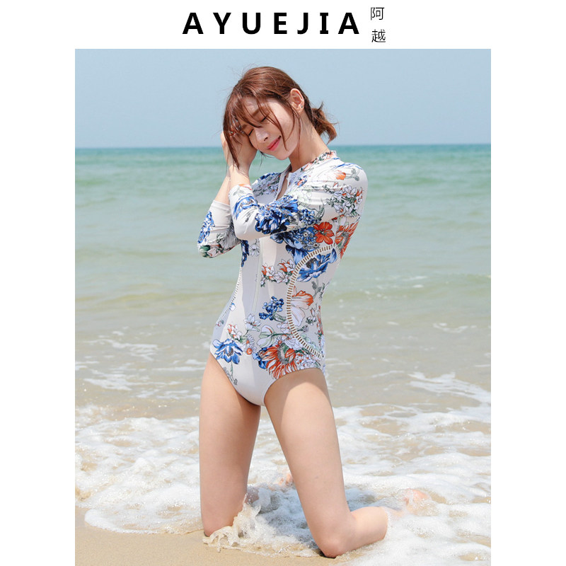 2022 New blast swimsuit woman summer conservative long sleeve shade and beach sunscreen pure swimsuit