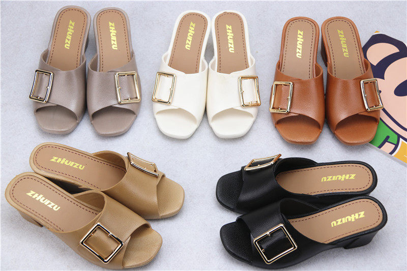 Summer women's high-heeled 2018 new European and American fashion and delicate home bathroom inside and outside bathing non-slip thick bottom wind sandals