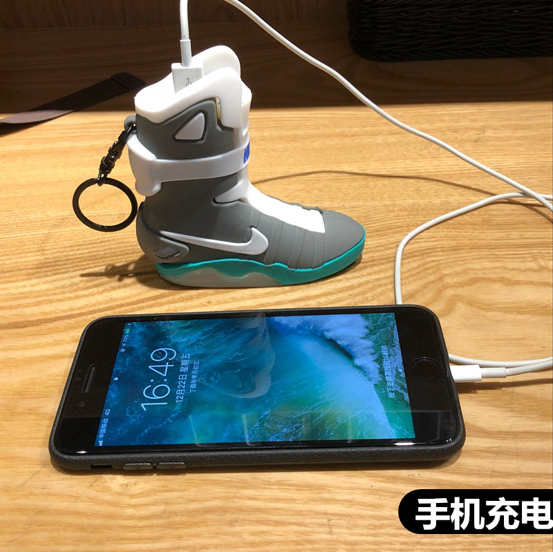 giày Mag đáng yêu cá tính sáng Back to the Future AJ1 sạc kho tàng điện thoại di động nhỏ giày những người yêu thích món quà - Ngân hàng điện thoại di động xiaomi gen 3