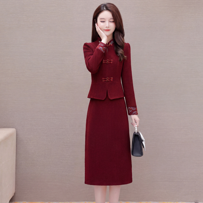 New Chinese-Style Red Dress for Women, Autumn 2026 New Model, Slim-Fit Retro Style, Suitable for Mother-In-Law, Mid-Length A-Line Dress New Chinese-Style Red Dress for Women, Autumn 2026 New Model, Slim-Fit Retro Style, Suitable for Mother-In-Law, Mid-Length A-Line Dress