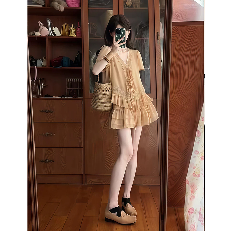 High-End Maternity Wear Summer Suit, Korean Style Gentle Style, Pregnancy Wear, Chiffon Spliced Lace Top, Pleated Skirt High-End Maternity Wear Summer Suit, Korean Style Gentle Style, Pregnancy Wear, Chiffon Spliced Lace Top, Pleated Skirt