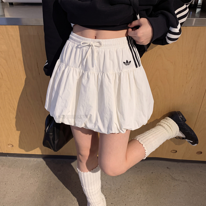 Adidas Adidas Trefoil Super Stylish Pleated Bud Skirt Sports Casual Short Skirt Summer White New Women's Model Adidas Adidas Trefoil Super Stylish Pleated Bud Skirt Sports Casual Short Skirt Summer White New Women's Model