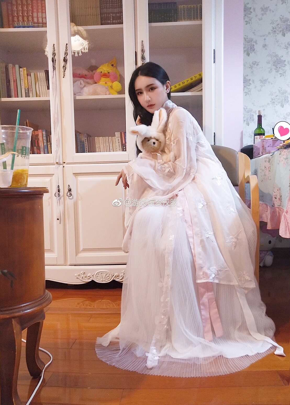 Son Sung Oriental Aesthetics Design Tour Garden Throng Costume with embroidered embroidered loo dress