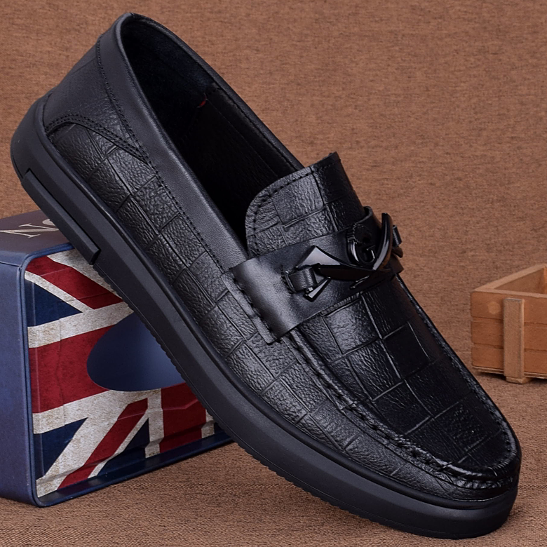 Casual leather shoes men's leather Korean version breathable British thick-soled soft leather a pedal European and American wild business men's shoes soft bottom