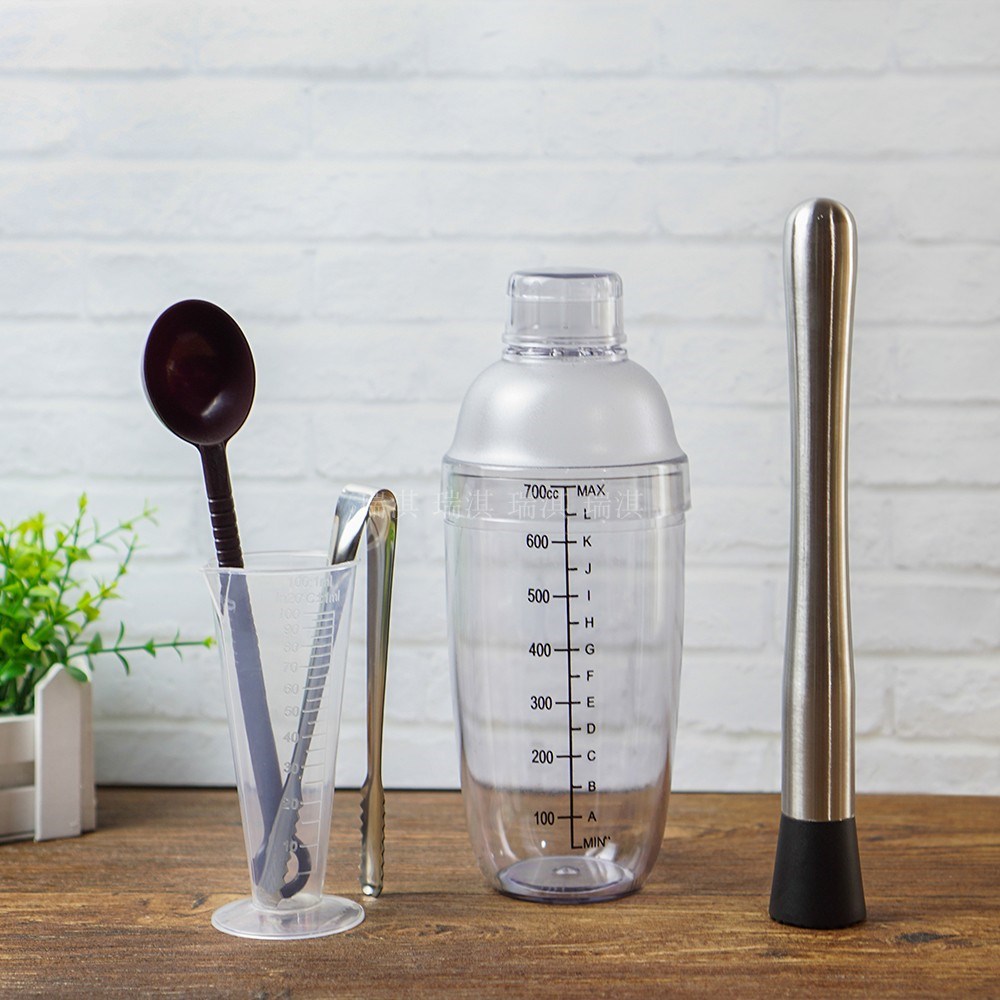 Hand cranked ice cube hammer pour lemon liter pound hammer novice bartend lime juice with utensils to make tools in a juice stick cup