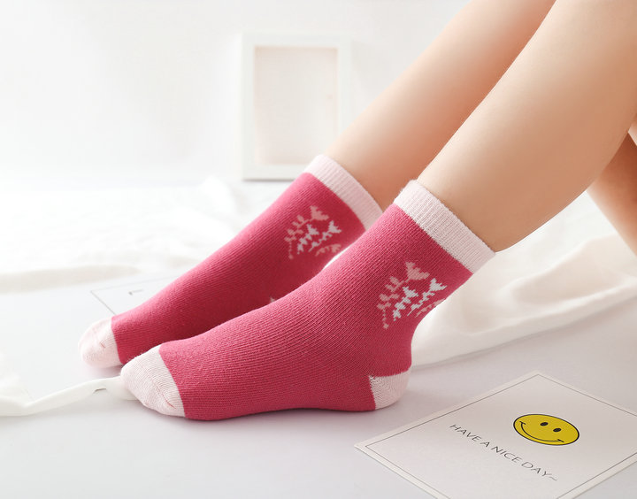 Vớ nữ cho bé 2018 mùa xuân và mùa thu mẫu bé gái 2-3456 tuổi bé gái vớ cotton trong vớ ống phiên bản Hàn Quốc dễ thương tất bé trai 6 tuổi