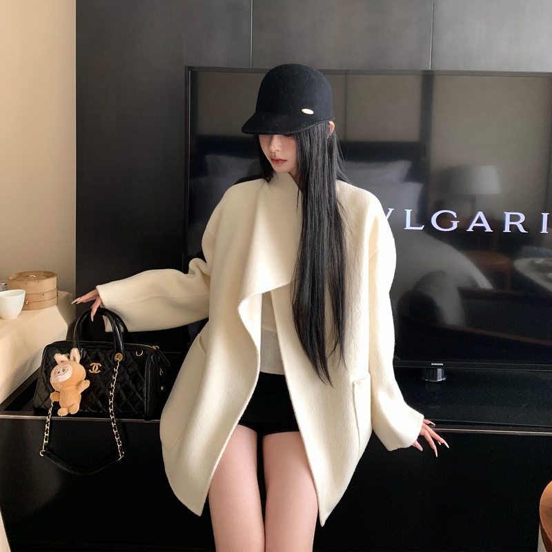 White Wool Short Double-Sided Woolen Coat for Women, Winter 2026 New Style, High-End Woolen Coat for Petite Women