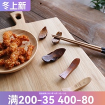 Japanese wooden tableware boutique hand-polished log chopsticks rack chopsticks leaves small fish chopsticks Chopsticks pillow