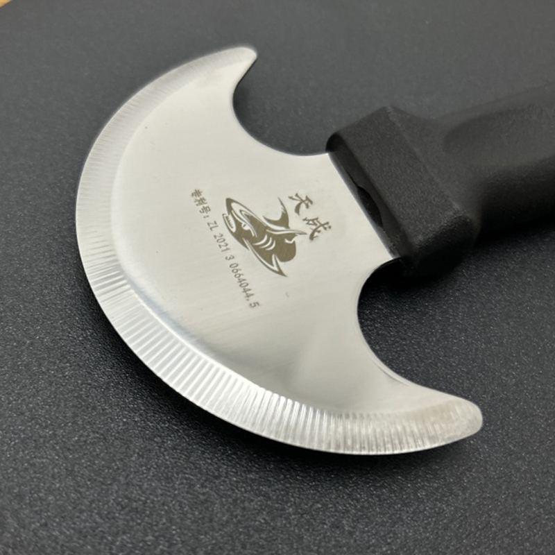 Kitchen Pot Scraper for Removing Stains and Grease, Multifunctional Stainless Steel Tool for Cleaning Stove Tops and Curved Pot Bottoms Kitchen Pot Scraper for Removing Stains and Grease, Multifunctional Stainless Steel Tool for Cleaning Stove Tops and Curved Pot Bottoms