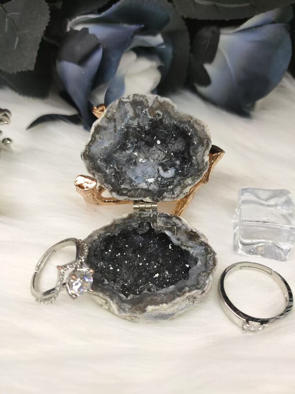 Natural Raw Stone Ring Box, Earring Box, Necklace Box, Jewelry Box, Mexican Geode Ornament, Creative Proposal, Romantic Handmade Natural Raw Stone Ring Box, Earring Box, Necklace Box, Jewelry Box, Mexican Geode Ornament, Creative Proposal, Romantic Handmade