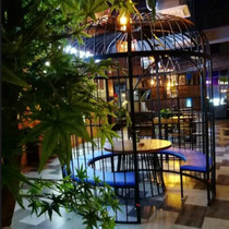 Wrought iron super large birdcage outdoor hotel giant restaurant Birdcage card seat cafe decoration large bird cage seat