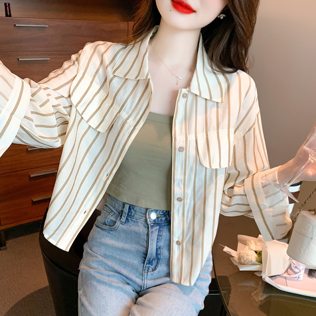 Retro striped shirt women's design sense niche 2022 new early autumn short long-sleeved sunscreen top small man