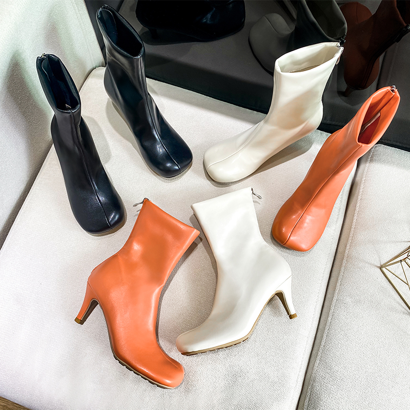 Round Head Packs Feet Slim Slim Boots Woman 2021 Winter New retro High heel elastic boot After pulling up short boots and nude boots