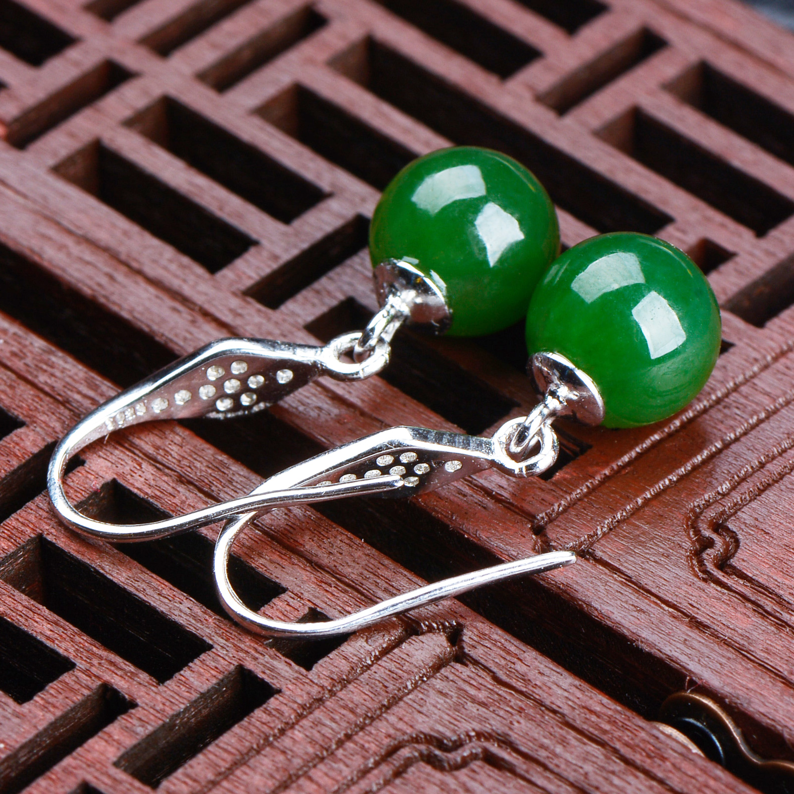 Xinjiang and Tian Yubi jade pendant s925 silver ear hook spinach green round pearl earbuke drop brief Fashion Women's Gift