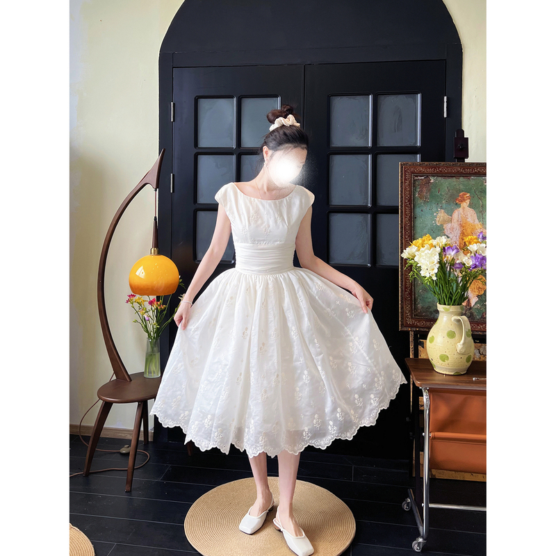 French-Style Vintage Waist-Cinching, Heavily Embroidered White Dress for Women, 2026 Spring/Summer New Model, White Dress for Marriage Registration French-Style Vintage Waist-Cinching, Heavily Embroidered White Dress for Women, 2026 Spring/Summer New Model, White Dress for Marriage Registration