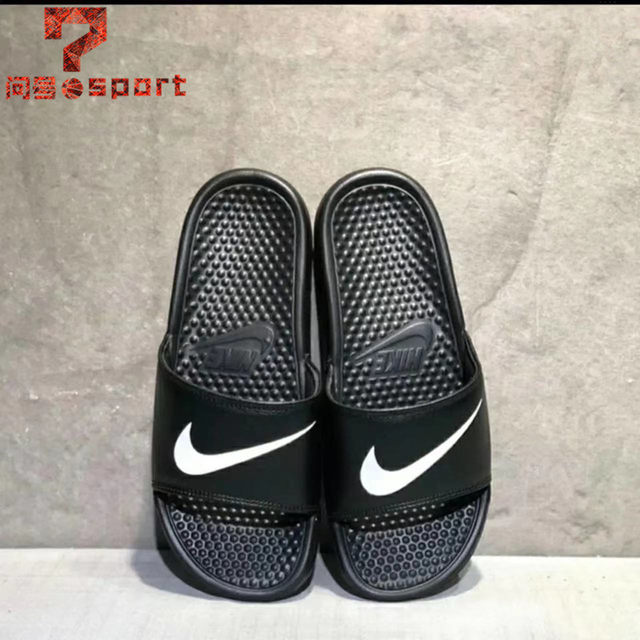 NIKESWOOSH Quan Zhilong ສີດໍາແລະສີຂາວຂະຫນາດໃຫຍ່ hook logo ສີດໍາສີບົວ mandarin duck slippers 312618-011