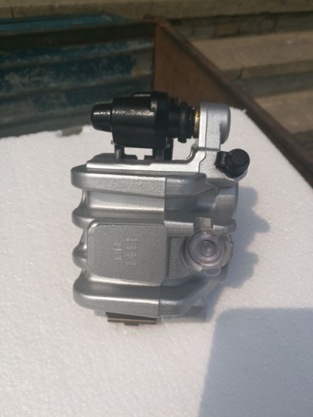 Đối với Suzuki Prince Edward Cool GZ150-A bơm phanh trước Bánh trước lắp ráp phanh bánh trước với má phanh - Pad phanh bộ thắng đĩa trước sirius