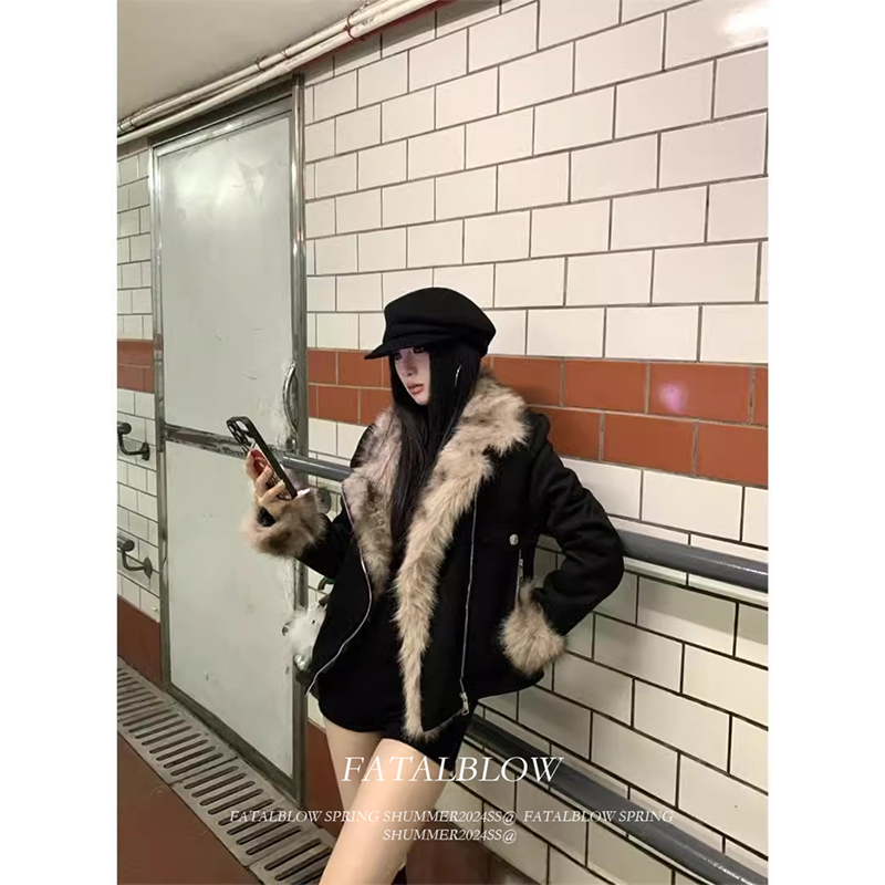 Black Fur Integrated Plush Fur Collar Jacket for Women, Autumn and Winter Thickened Short Slim Fit Biker Jacket Cotton Coat Top
