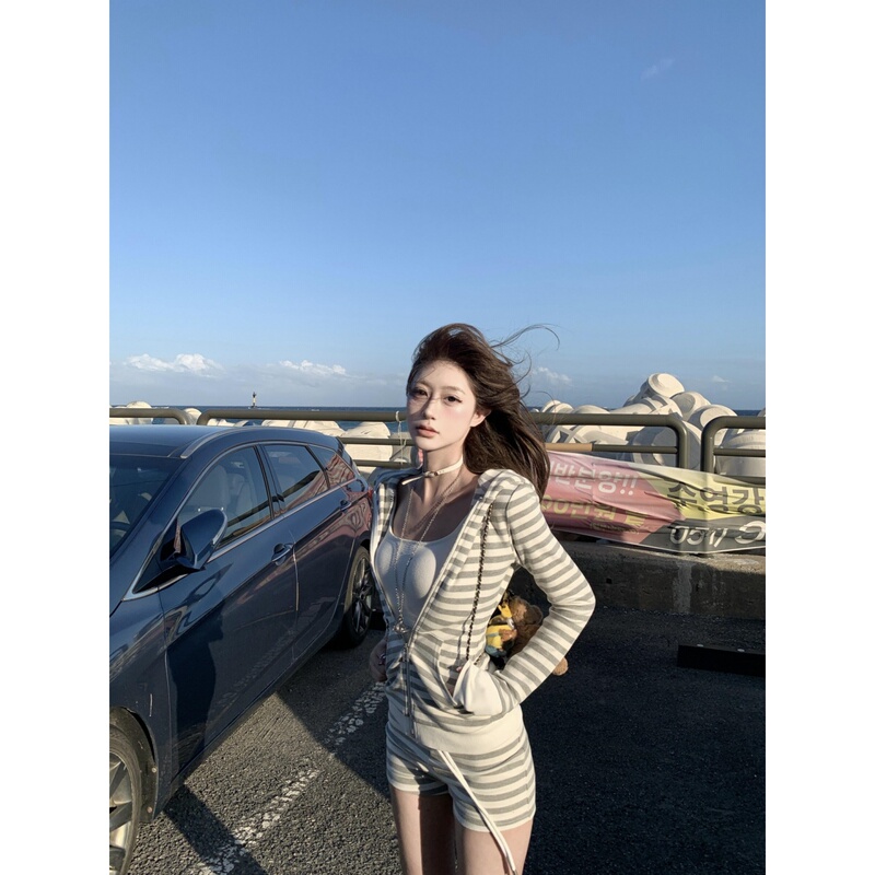 Pure Desire Hot Girl Outfit Set for Women Early Spring Petite Gray Striped Hooded Sweatshirt Jacket Casual Shorts Complete Set
