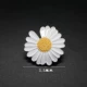 Quan Zhilong GD Cùng đoạn Daisy Huy hiệu Biểu tượng Sét vẽ Trâm cài áo Cặp đôi Nam nữ Áo len Sinh viên Phụ kiện Mặt dây chuyền - Trâm cài