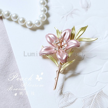 Peach blossom brooch spring pink flower plant leaf forest tenderness gentle literature fresh and lovely birthday gift