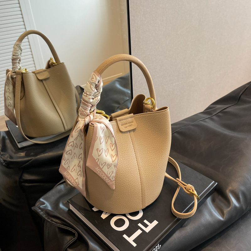 Bags for Women 2026 New Casual Commuter Handbag, Fashionable Versatile Shoulder Crossbody Bag, Niche Textured Bucket Bag