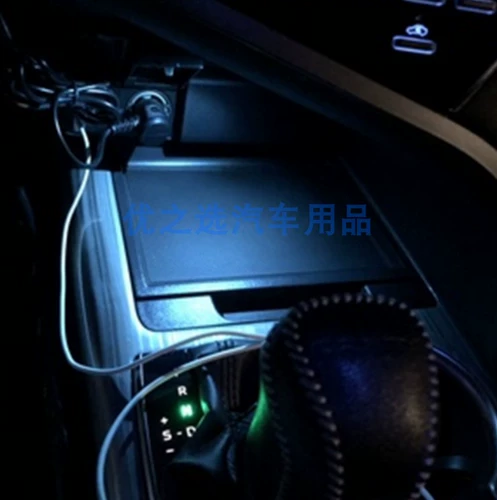 Применимо к Toyota Eight Generation Camry Camry Reservoir Box Atmosphere Light Rav4 Rongfang Светодиодная лампа Central Control Light Cup Lamp