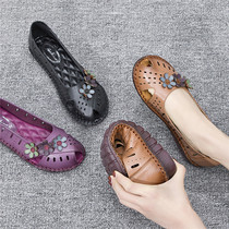 Summer mother Sandals leather soft soles comfortable middle-aged womens shoes flat bottom size old man grandma hole single shoes