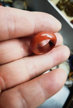 Natural baoshan nanhong rough stone persimmon red ring ring 14.1 width 7.2 weight 2.6 grams one picture one thing