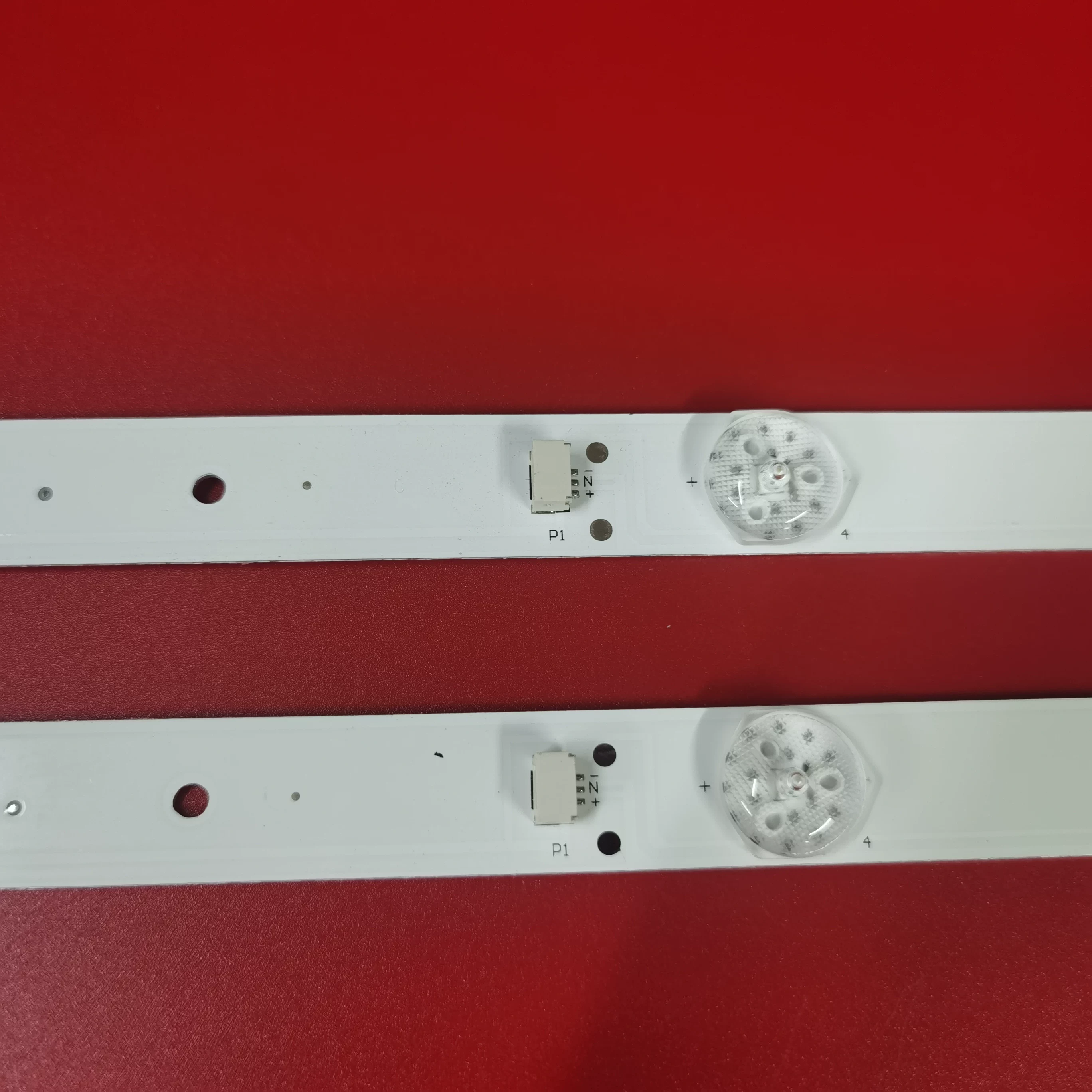 Применяемая световая панель TCL L32P1A 32D2900 32HR330M06A8V1 4C-LB3206