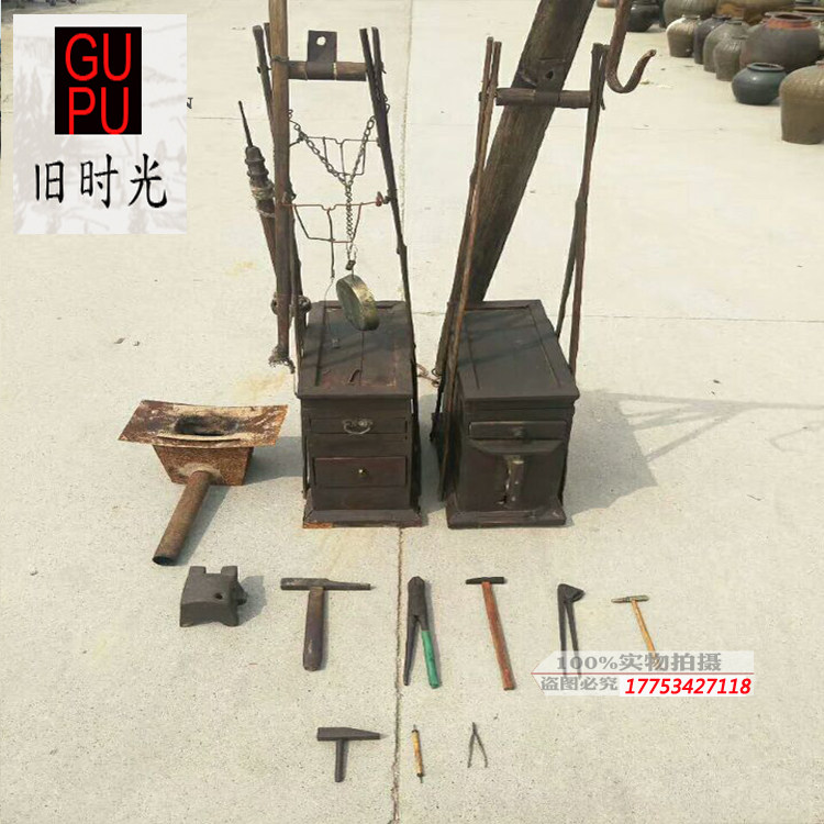 Folklore old objects Old artisans pick boxes Old artisans toolbox of old cobalt Lutetium picking up silver artisan artisan carpenter old tools