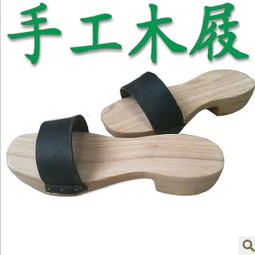 木製クロッグ、伝統的な木製スリッパ。熟練の職人が手作りし、天然木材から作られており、男女兼用です。