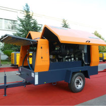 Manufacturer direct selling red five-ring medium diesel mobile screw air compressor HG550-18C