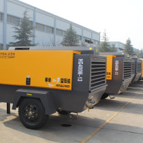Manufacturer direct selling red five-ring medium diesel mobile screw air compressor HG400M-13
