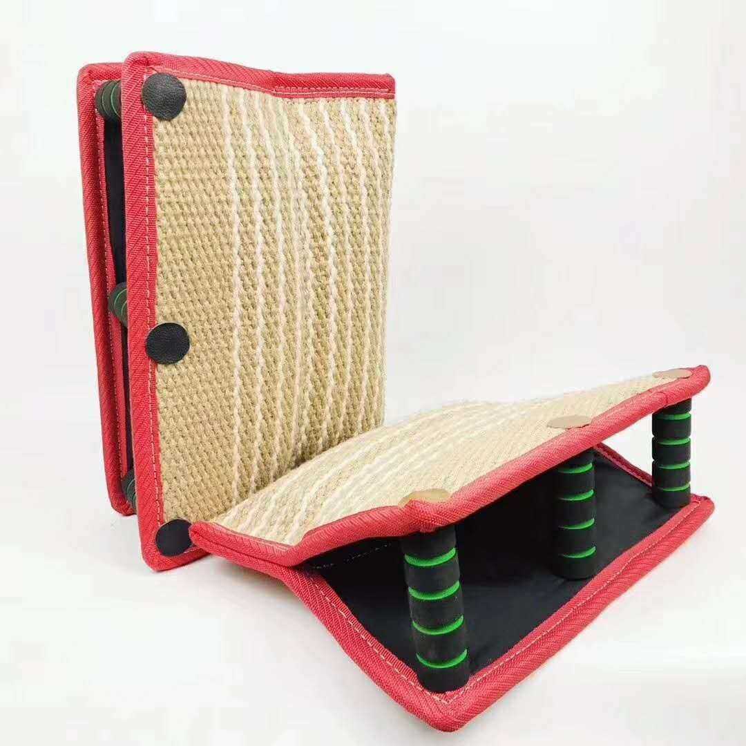 Dog training supplies triangle target flying target flutter bite target bite pillow rough hemp triangle flying target horse dog German shepherd adult dog youth target