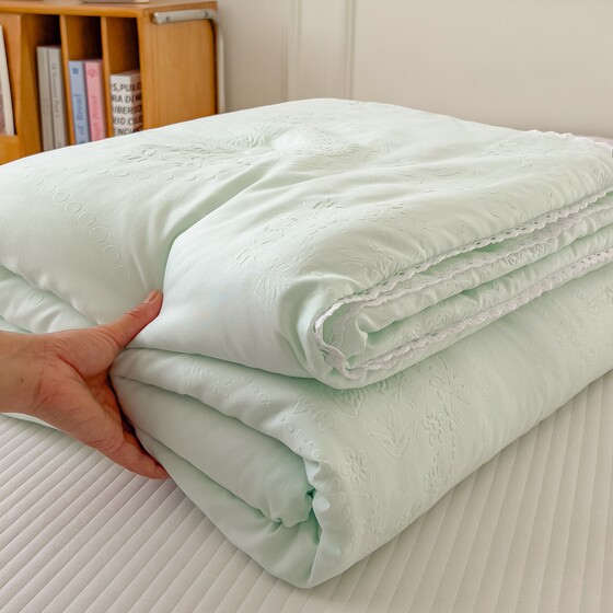 Baby sleeps peacefully ~ Class A antibacterial summer cooling quilt air-conditioned quilt quilt core spring and autumn quilt machine washable thin quilt