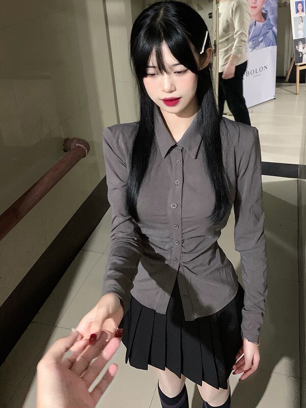 Pure Desire Style Jk Waist-Cinching Pleated Shirt, Feminine Long-Sleeved Gray Shirt with a Sense of Design, Slimming Top for Hot Girls, Spring Season