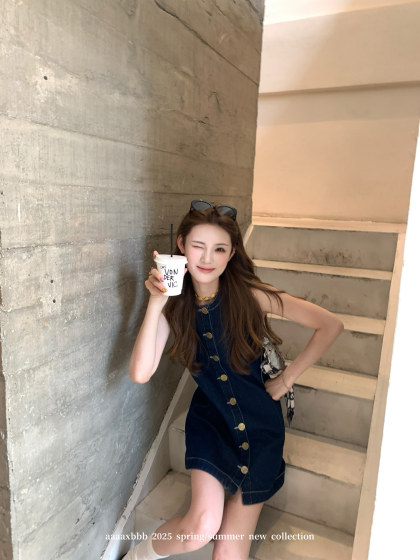 aaaaxbbb 南法湖边 牛仔背心裙单排扣复古时髦微收腰无袖连衣裙女
