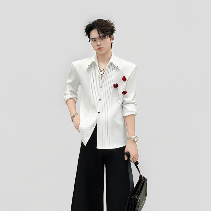 White Shirt with a French-Style Elegant Accordion Design, Featuring a Niche Rose Pendant and High-End Pleated Details White Shirt with a French-Style Elegant Accordion Design, Featuring a Niche Rose Pendant and High-End Pleated Details