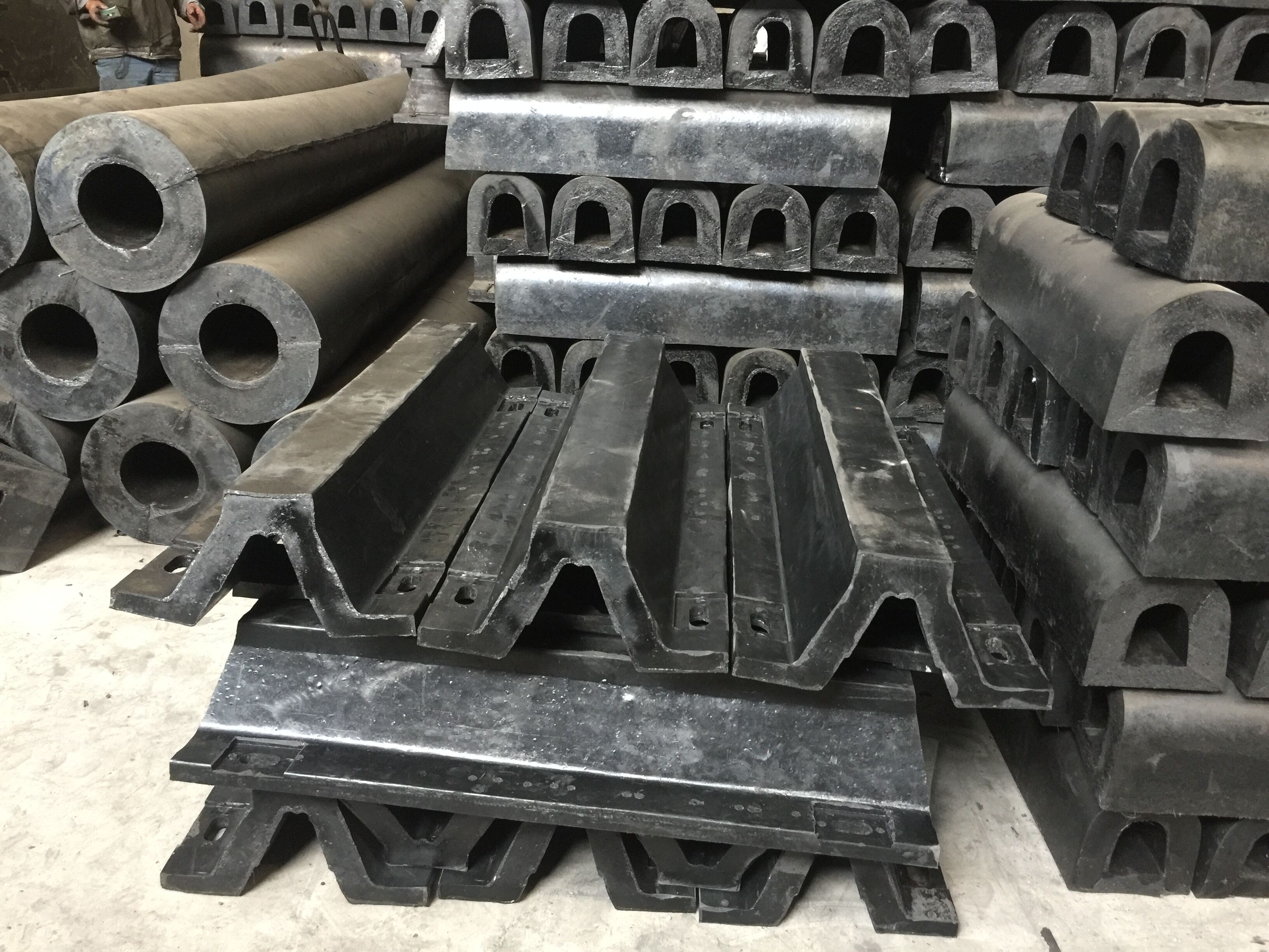 O-type rubber fender O200 cylindrical rubber anti-collision strip O300 Marine rubber fender O400 anti-collision strip