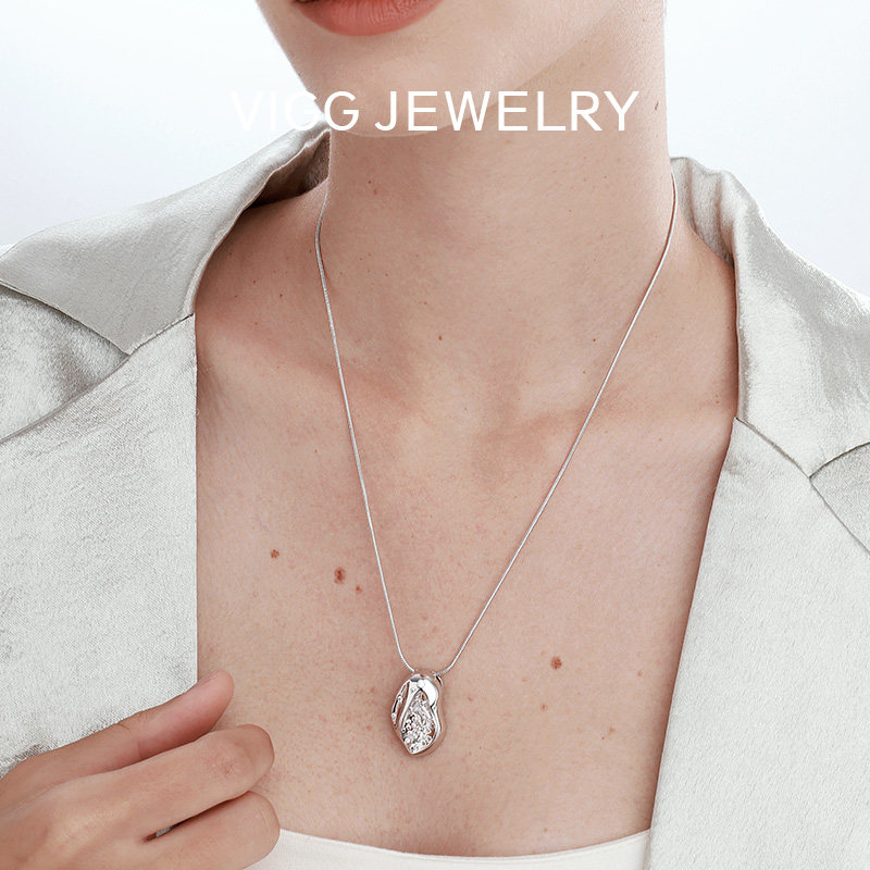 VIGG necklace women's light luxury niche design 2022 new high-end sweater pendant cool style accessories