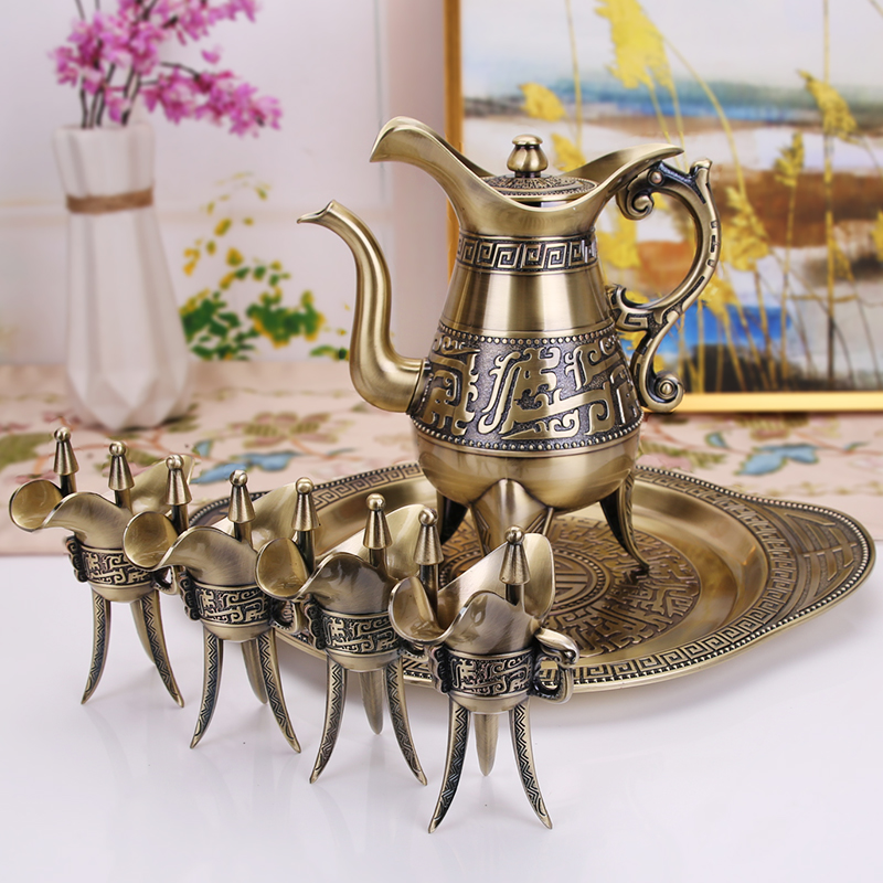 Upscale antique bronzes Bronze Ware Wine Bottles Metal Classical Royal Aristocratic Drinkers Wine Cups Liquor Suits Wine Bottles